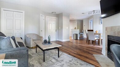 2000 E Lake Pkwy in Marietta, GA - Foto de edificio - Building Photo