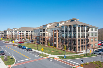 J Creekside at Exton in Exton, PA - Foto de edificio - Building Photo