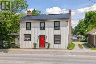 19277 Yonge St in East Gwillimbury, ON - Building Photo - Building Photo