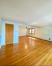 8629 W Summerdale Ave in Chicago, IL - Building Photo - Building Photo