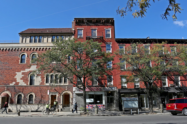 195 10th Ave in New York, NY - Foto de edificio - Building Photo