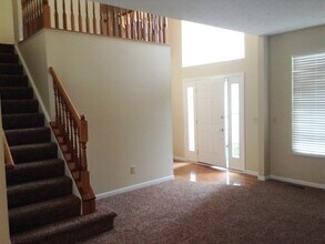 9021 Crimson Oak Dr in Florence, KY - Building Photo - Building Photo