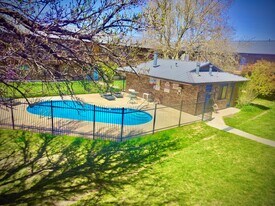 FREE UTILITIES!!   GREAT VIBES!! in Albuquerque, NM - Building Photo