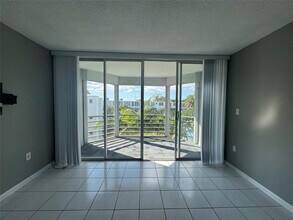 1701 NE 191st St in Miami, FL - Building Photo - Building Photo