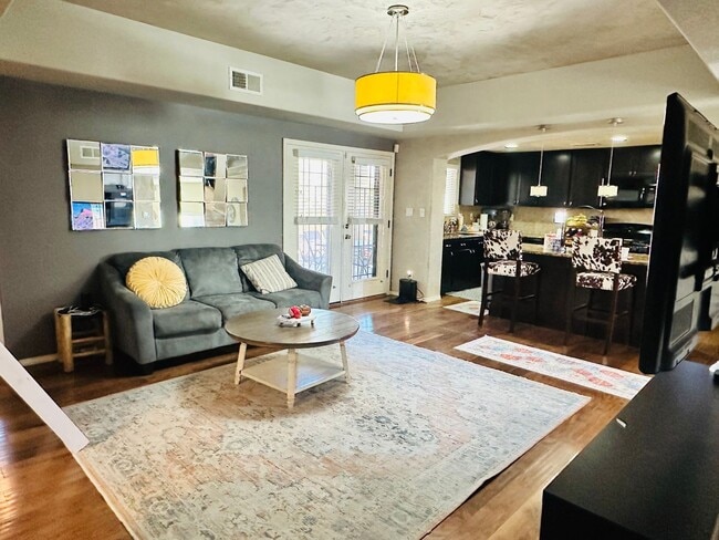 property at 6539 Los Ranchos Rd NW