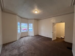 207 E 10th Ave, Unit A in Homestead, PA - Foto de edificio - Building Photo