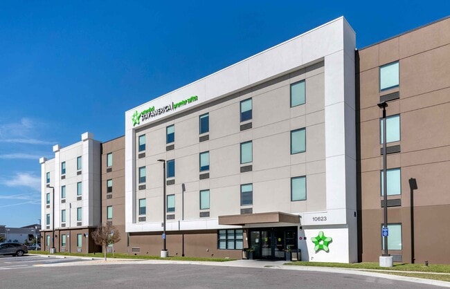 Furnished Studio-Tampa - Gibsonton in Gibsonton, FL - Foto de edificio - Building Photo