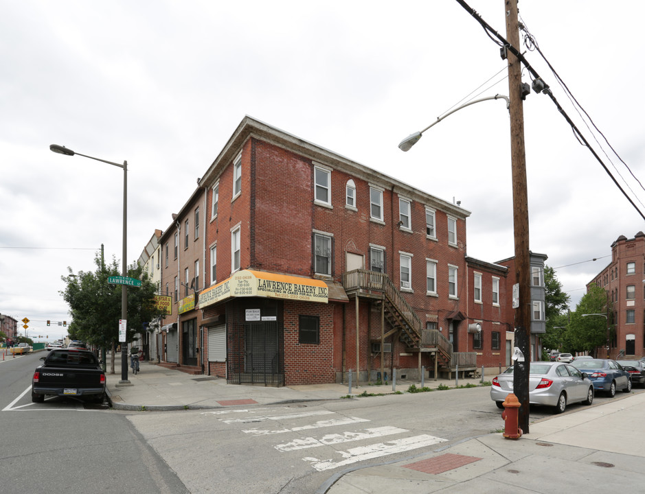 423 W Girard Ave in Philadelphia, PA - Building Photo