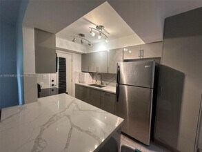 3242 Mary St in Miami, FL - Building Photo - Building Photo