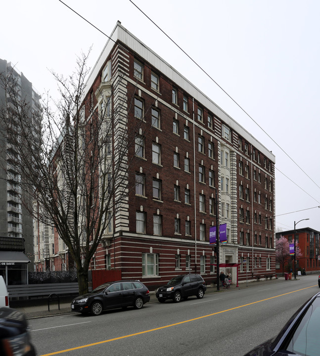 Holly Lodge in Vancouver, BC - Building Photo