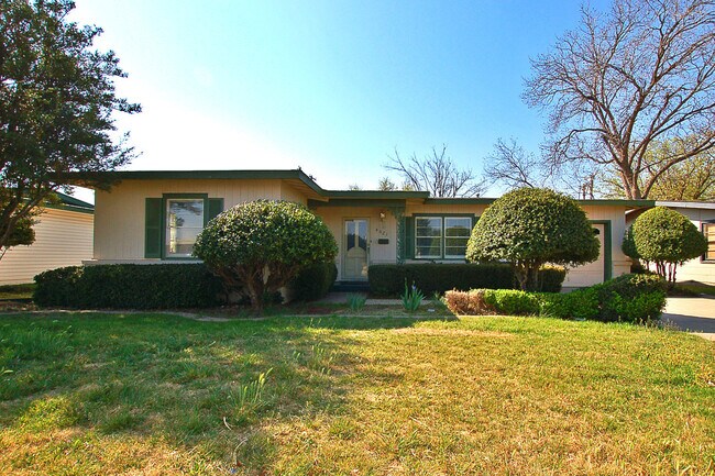 property at 4021 37th St