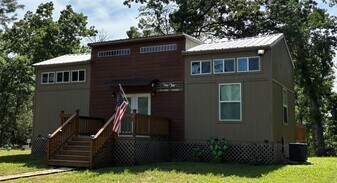 373 Saddle Surrey Rd in Coldspring, TX - Building Photo