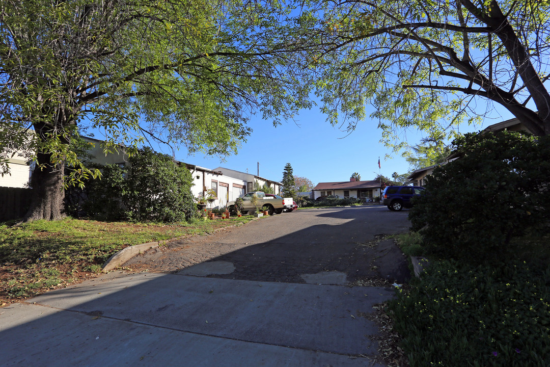 1656-1668 S Escondido Blvd in Escondido, CA - Building Photo