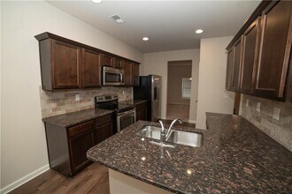 376 Pernell Dr in Hampton, GA - Building Photo - Building Photo