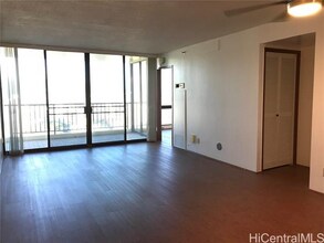 990 Ala Nanala St in Honolulu, HI - Building Photo - Building Photo