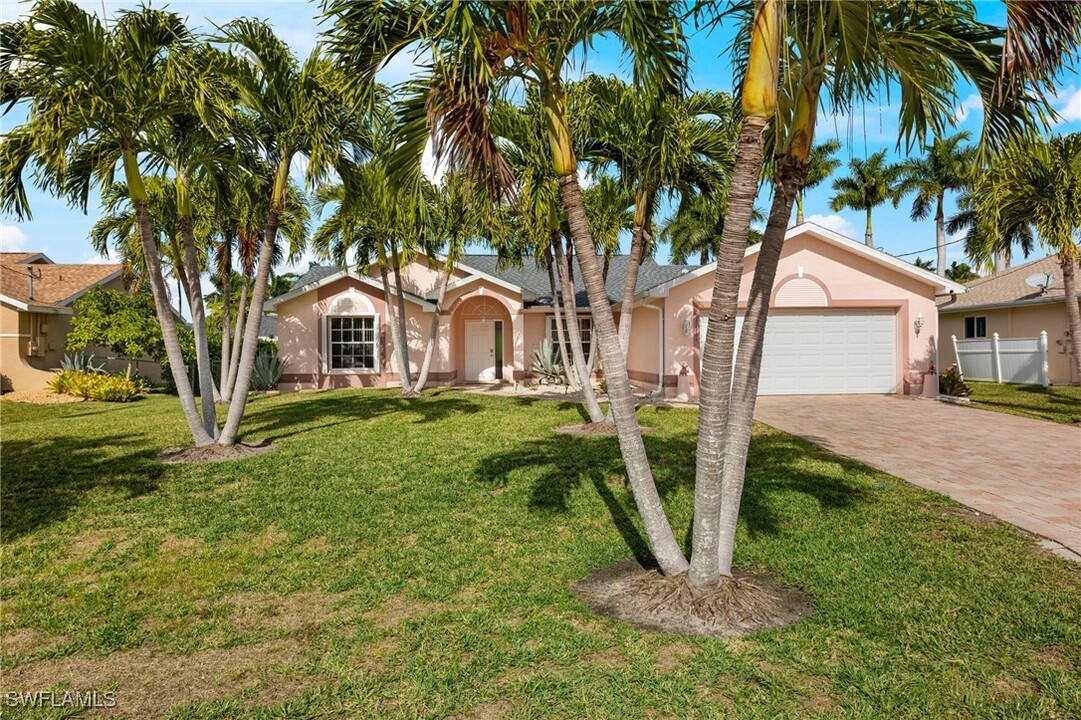 5310 Sands Blvd in Cape Coral, FL - Foto de edificio