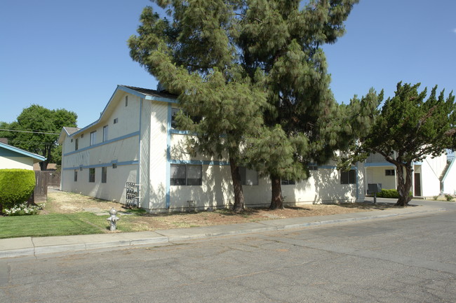 1685-1695 Ellen Ave in Merced, CA - Building Photo - Building Photo