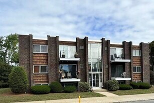 37 South St in Medford, MA - Building Photo