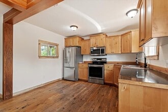 203 E Ada St in Meridian, ID - Foto de edificio - Building Photo