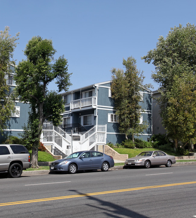 7447 Haskell Ave in Van Nuys, CA - Building Photo - Building Photo