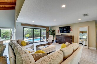5850 Vista Linda Ln in Boca Raton, FL - Building Photo - Building Photo