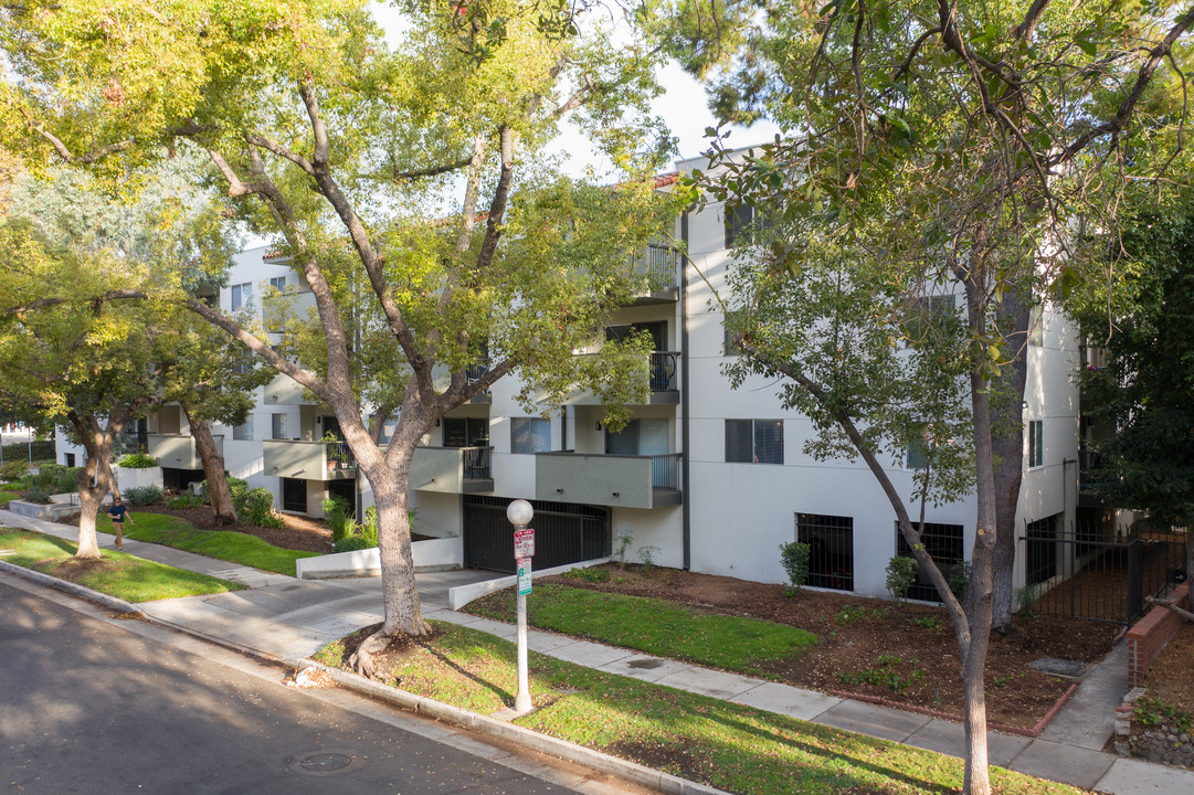 975 San Pasqual Apartments in Pasadena, CA - Building Photo