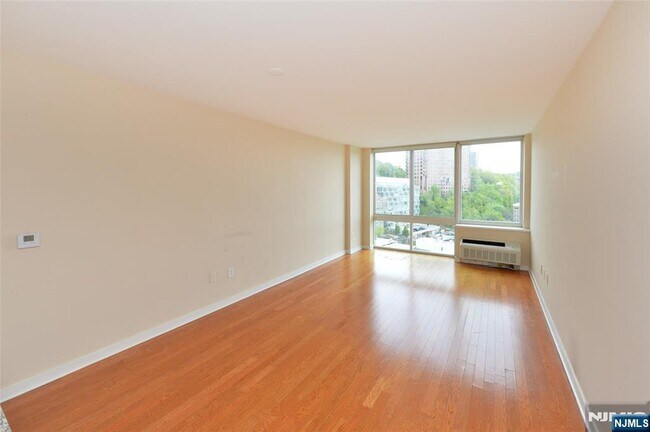 1111 Hudson Ave in Edgewater, NJ - Building Photo - Building Photo