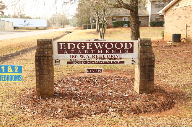 Edgewood Apartments in Edgefield, SC - Building Photo - Building Photo