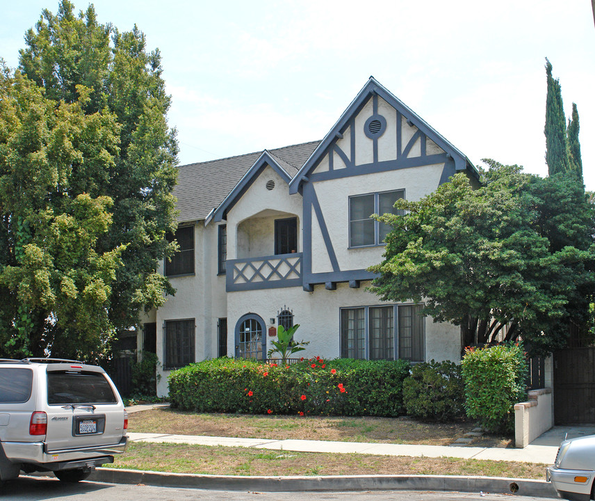 130 N Croft Ave in Los Angeles, CA - Building Photo