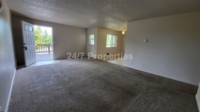 12573 SE 27th Ave in Milwaukie, OR - Building Photo - Building Photo
