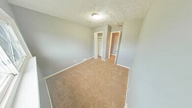 26100 Burg Rd in Warren, MI - Foto de edificio - Building Photo