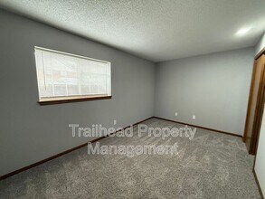 3409 NW Duncan Rd in Blue Springs, MO - Building Photo - Building Photo