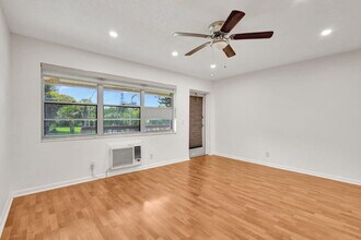 181 Canterbury H in West Palm Beach, FL - Building Photo - Building Photo