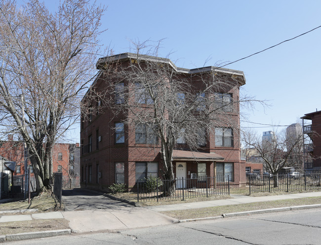 110 Edwards St in Hartford, CT - Building Photo - Building Photo