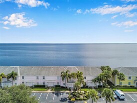 5172 Coquina Key Dr SE