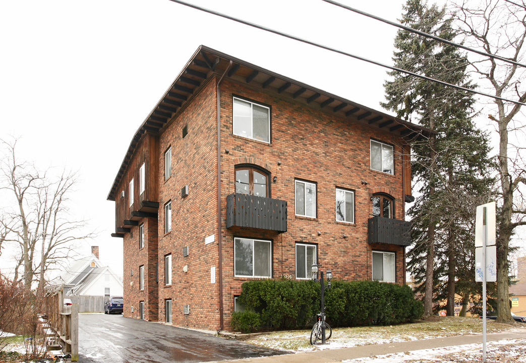 The Chalet in Ann Arbor, MI - Foto de edificio