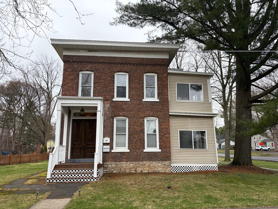 500 2nd St, Unit 500 Front in Liverpool, NY - Foto de edificio