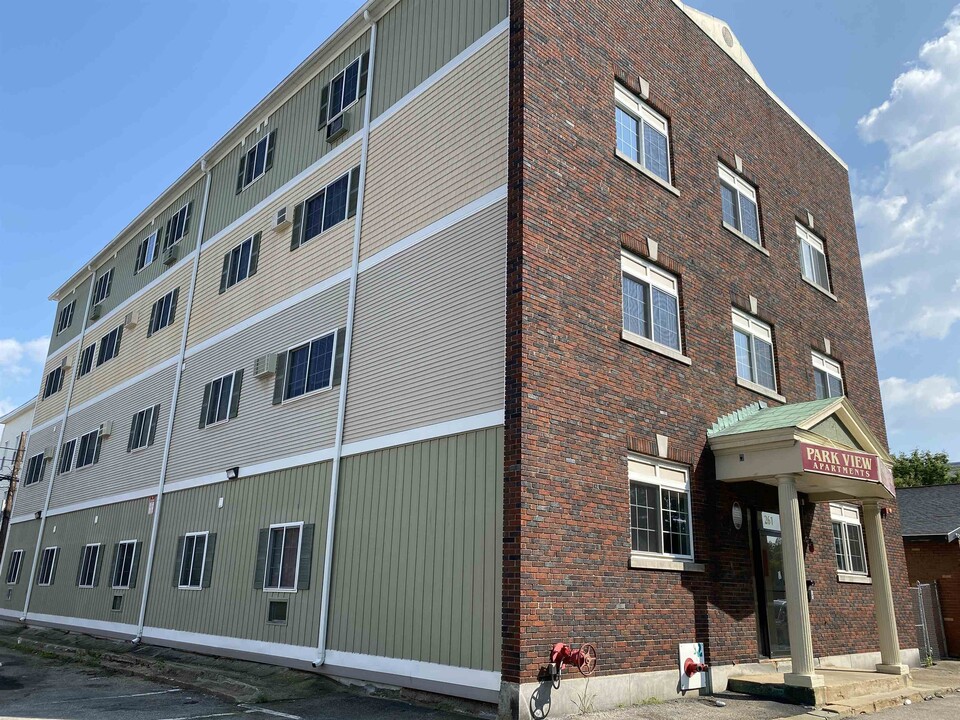 261 Pine St in Manchester, NH - Building Photo