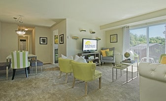 Southgate Apartments & Townhomes in Glen Burnie, MD - Building Photo