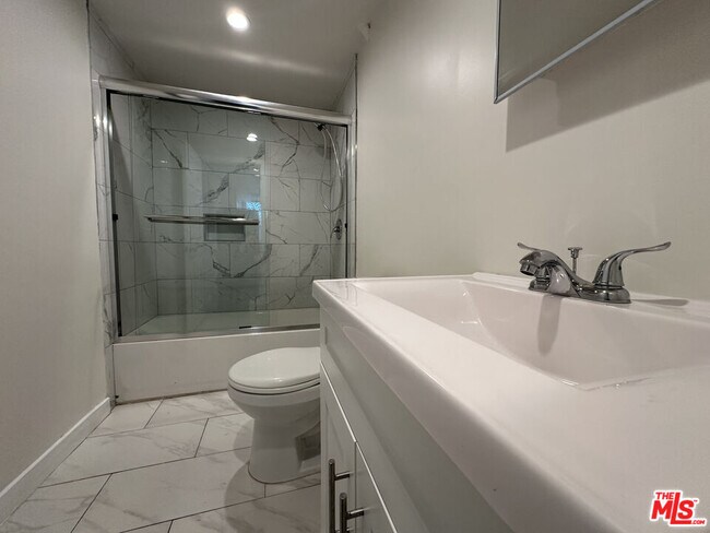 229 E 85th St in Los Angeles, CA - Building Photo - Building Photo