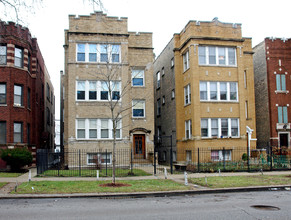 6335 N Claremont in Chicago, IL - Building Photo - Building Photo