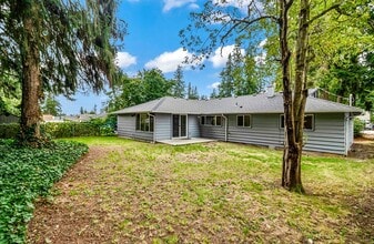22601 56th Ave W in Mountlake Terrace, WA - Building Photo - Building Photo