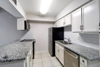 5929 Queensloch Dr in Houston, TX - Building Photo - Building Photo