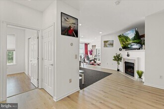 121 Kyle Way in Ewing, NJ - Foto de edificio - Building Photo