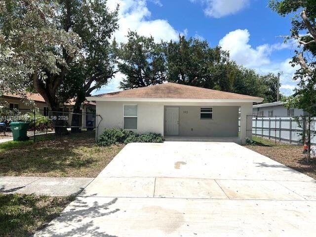 1911 NW 95th Terrace in Miami, FL - Foto de edificio - Building Photo