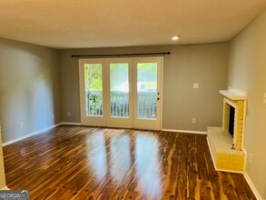 313 Tuxworth Cir in Decatur, GA - Building Photo - Building Photo