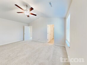 35 Drake Cir in Bunnlevel, NC - Foto de edificio - Building Photo