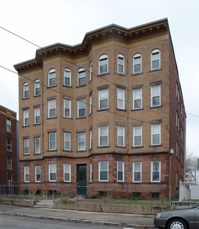 425 S Elm St in Holyoke, MA - Building Photo - Building Photo