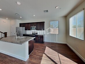 696 N Water St in Henderson, NV - Building Photo - Building Photo