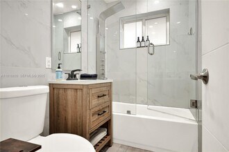 300 NW 82nd Terrace in Miami, FL - Building Photo - Building Photo